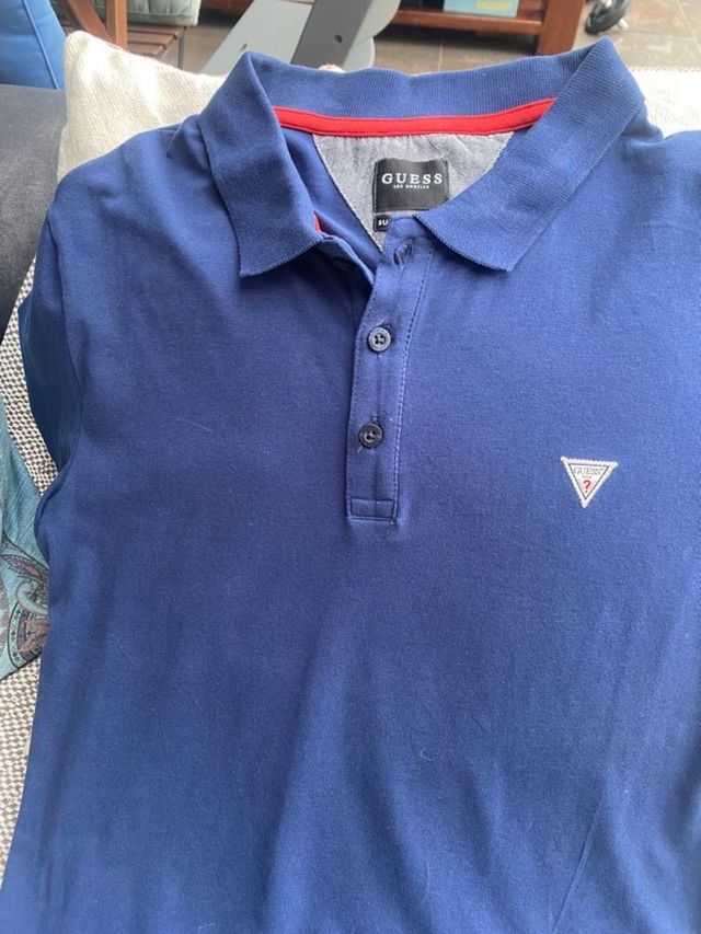 Polo azul Guess. Impecable
