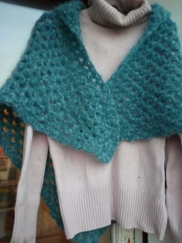 scialle in lana pregiata handmade