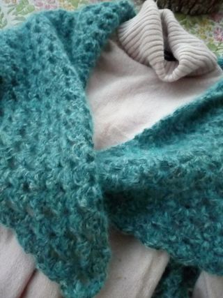 scialle in lana pregiata handmade