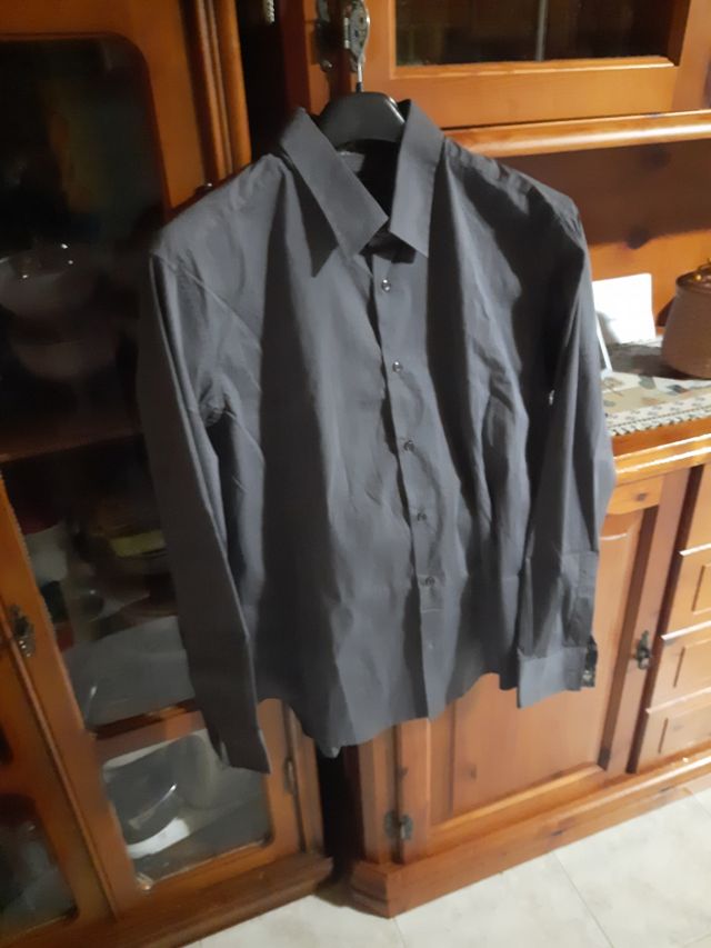 Camicia grigio scuro con righe bianche