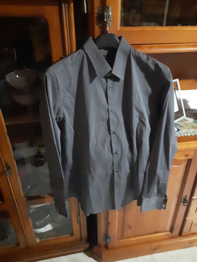 Camicia grigio scuro con righe bianche