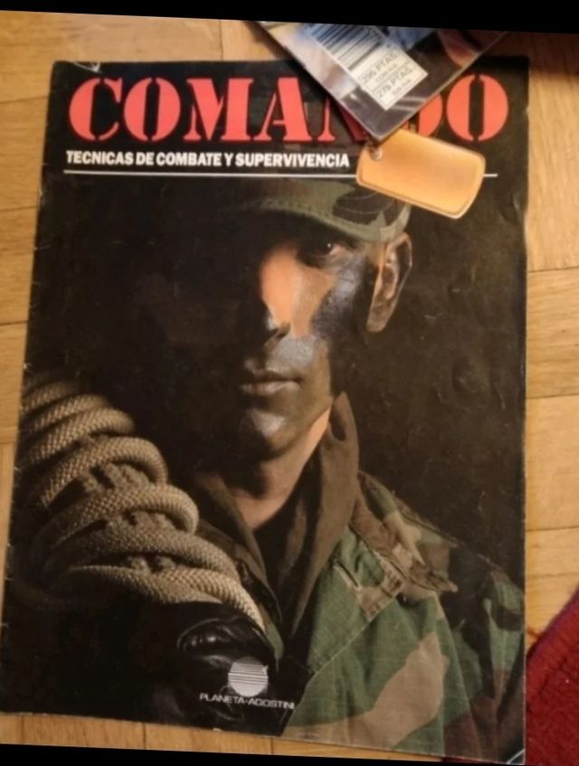 Lote 22 fasciculos de Comando