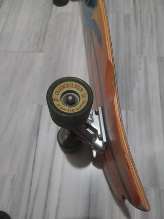 Skate Quicksilver (diseño palmeras)