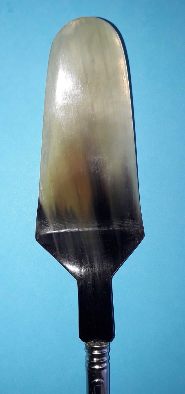 Paletta da dolci vintage in corno e metallo