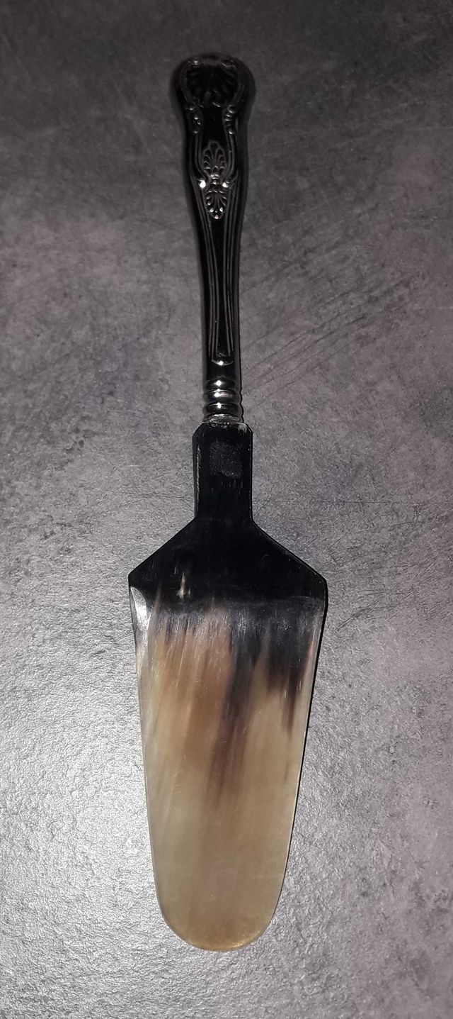 Paletta da dolci vintage in corno e metallo