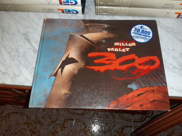 300 comic EDICIÓN DE LUJO + FIGURA LEONIDAS NECA