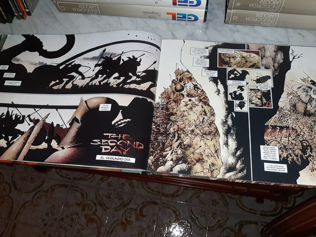 300 comic EDICIÓN DE LUJO + FIGURA LEONIDAS NECA