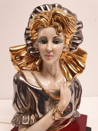 Estatueta busto mulher