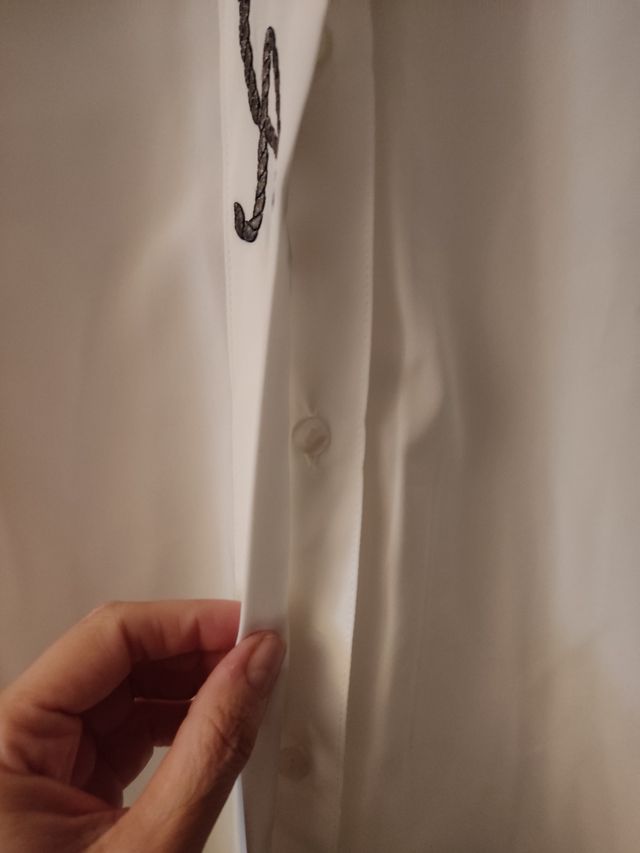 Camisa blanca de mujer