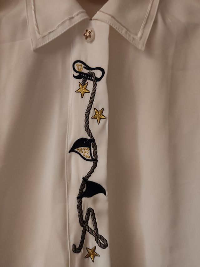 Camisa blanca de mujer