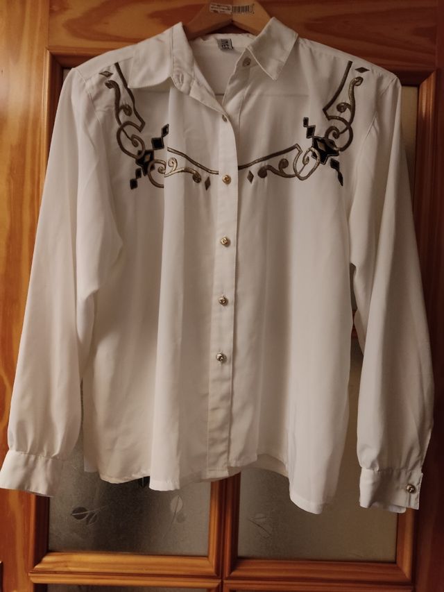 Camisa blanca bordada