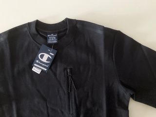 Champion. Sudadera negra. Talla M