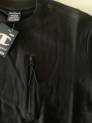 Champion. Sudadera negra. Talla M