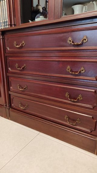 Mueble clásico de color caoba
