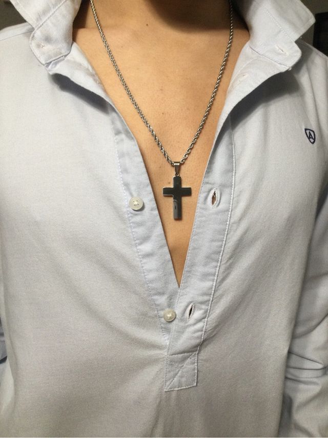 cordón mas colgante de cruz en acero.