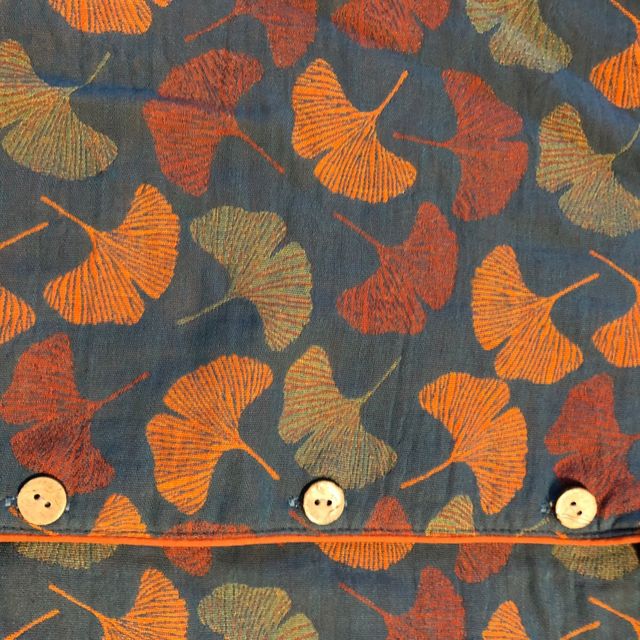 Pigiama con stampa gingko