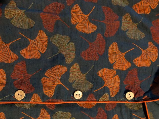 Pigiama con stampa gingko