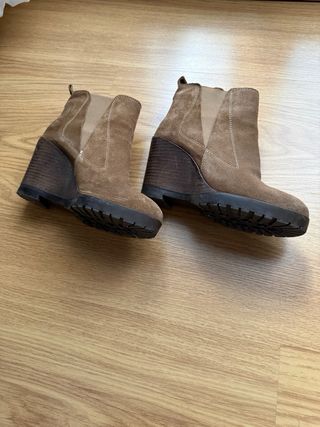 Botines De Ante Color Camel