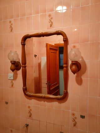 Specchio e lampade abbinate