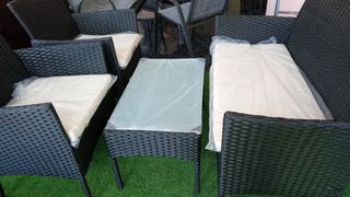 Sofa con mesa de exterior