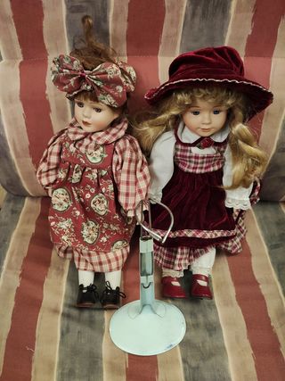 Dos muñecas de porcela antiguas