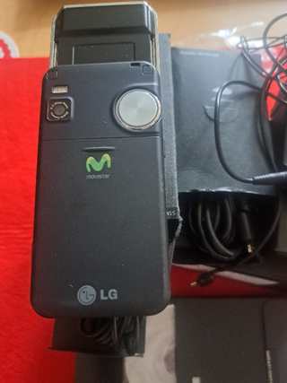 LG KF700 ARGENTO BRILLANTE