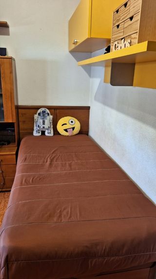 Escritorio de madera de pino