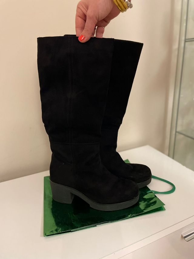 Botas negras de ante