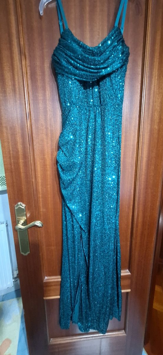 VESTIDO LARGO COLOR VERDE.