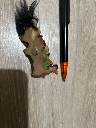 muñeco trols esquiador iman