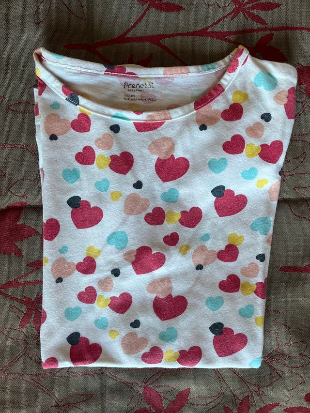 Camiseta niña corazones Prenatal talla 6-7 años