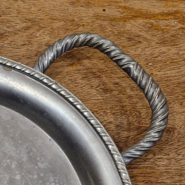 Vassoio da portata  vintage in peltro