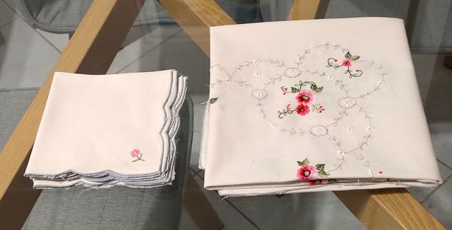 Servizio da thè ricamato