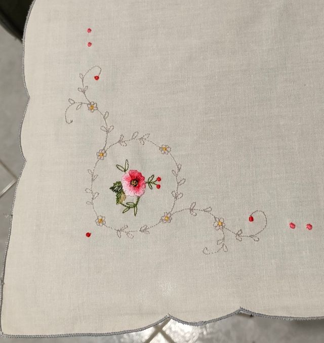 Servizio da thè ricamato