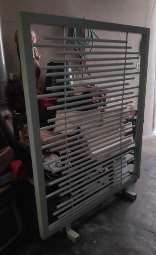 Precioso biombo, muy bonito y práctico.