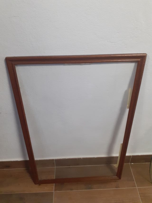 Marco de madera con cristal, grande, buen estado.