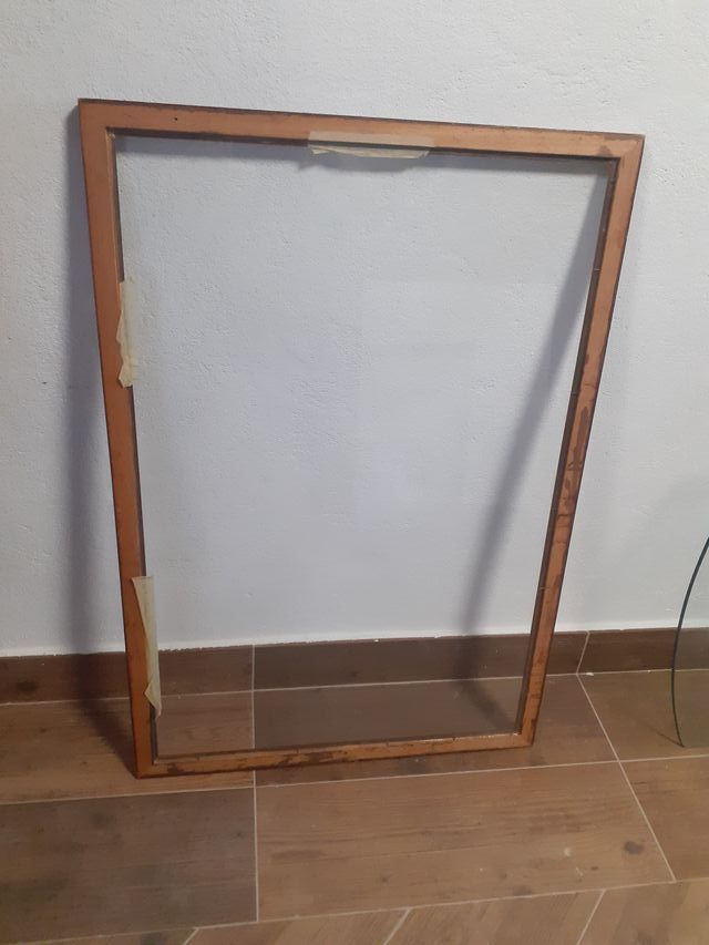 Marco de madera con cristal, grande, buen estado.