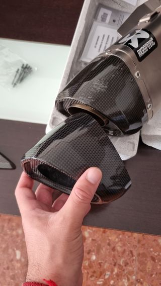 Línea Slip-On (Titanio) Akrapovic Suzuki