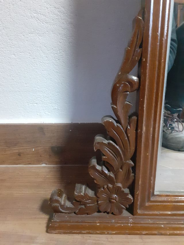 Espejo antiguo de estilo isabelino biselado bonito