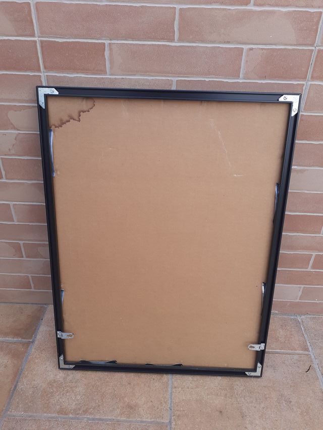 Struttura in metallo, perfette condizioni, come nuova.