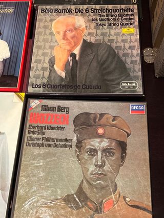 Discos de vinilo clásicos en su caja original