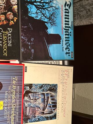 Discos de vinilo clásicos en su caja original