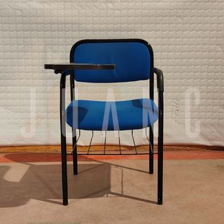 Sillas apilables tapizadas azul con pala