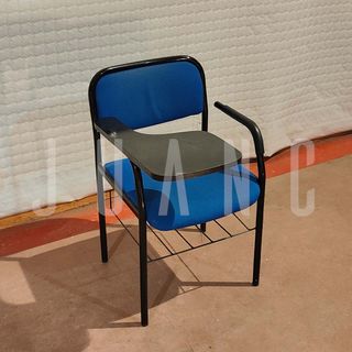 Sillas apilables tapizadas azul con pala