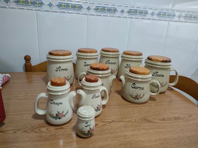 Juego de tarros de cocina vintage.