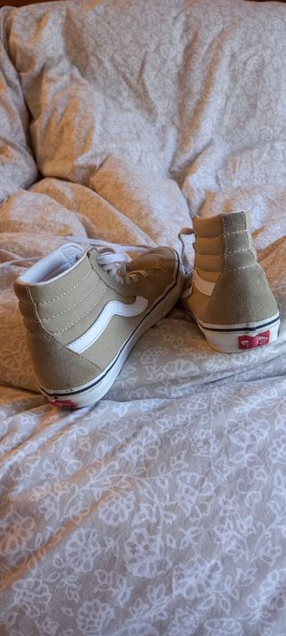 Vans botín beige.