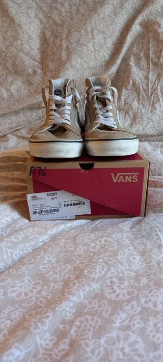 Vans botín beige.