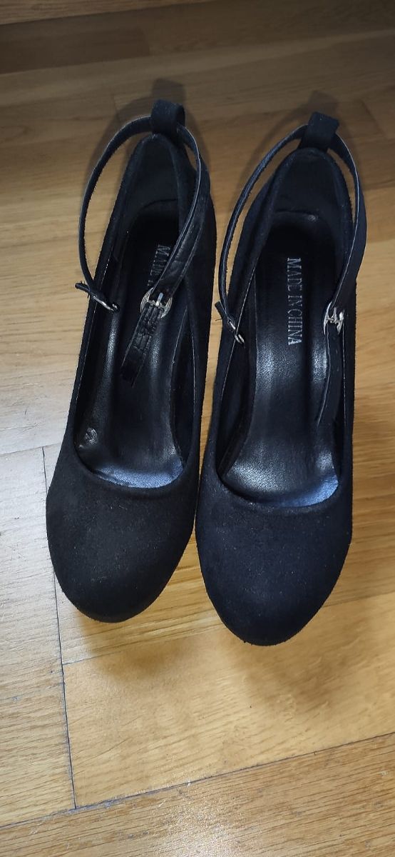 SCARPE NERE IN PELLE SCAMOSCIATA