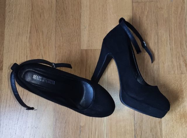 SCARPE NERE IN PELLE SCAMOSCIATA