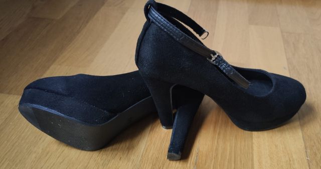 SCARPE NERE IN PELLE SCAMOSCIATA